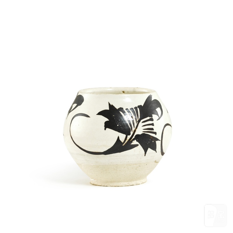 A Cizhou black-painted 'floral' jar, Northern Song dynasty | 北宋 磁州窰白地黑彩花葉紋罐 - 图2